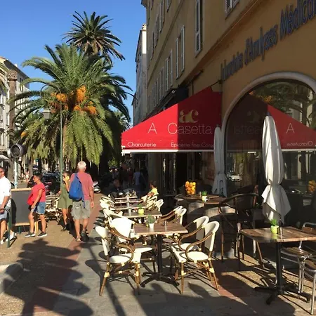 Au Coeur De La Vieille Apartment *