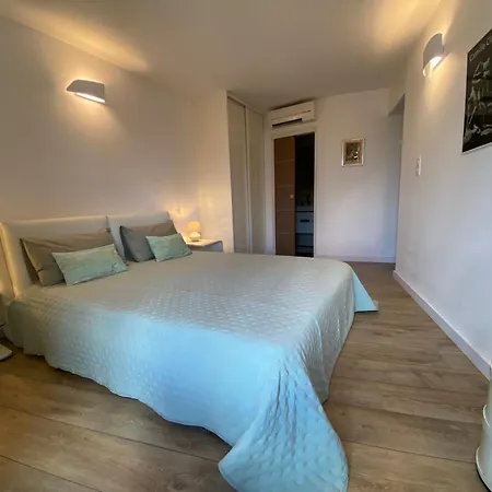 Au Coeur De La Vieille Apartment
